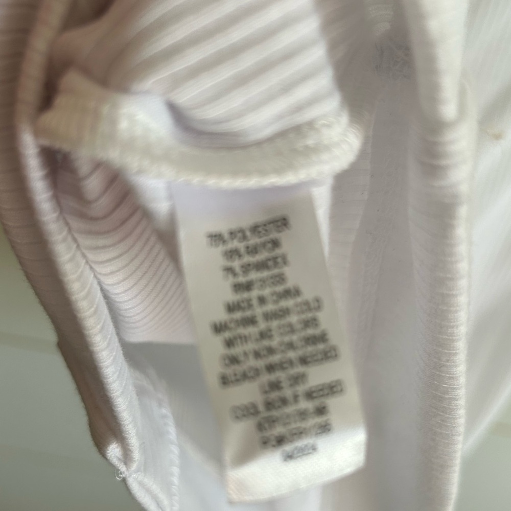 NWT Urban Social White Sleeveless Button-Down Top - Picture 4 of 6